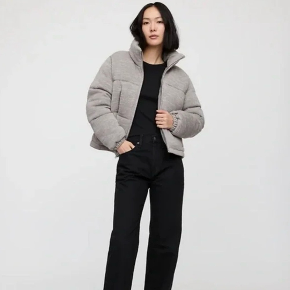 NWT GAP Relaxed Fit Short Gray Puffer Jacket size XL Women’s - Picture 2 of 9